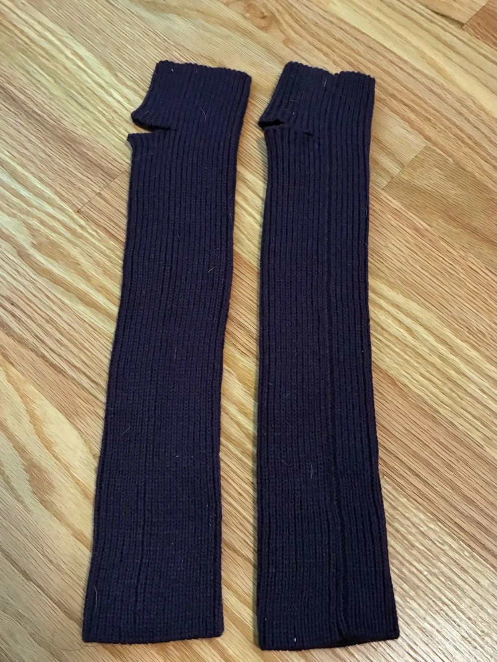 Stretch Ribbed Thumbhole Arm Warmers - Deep Purple